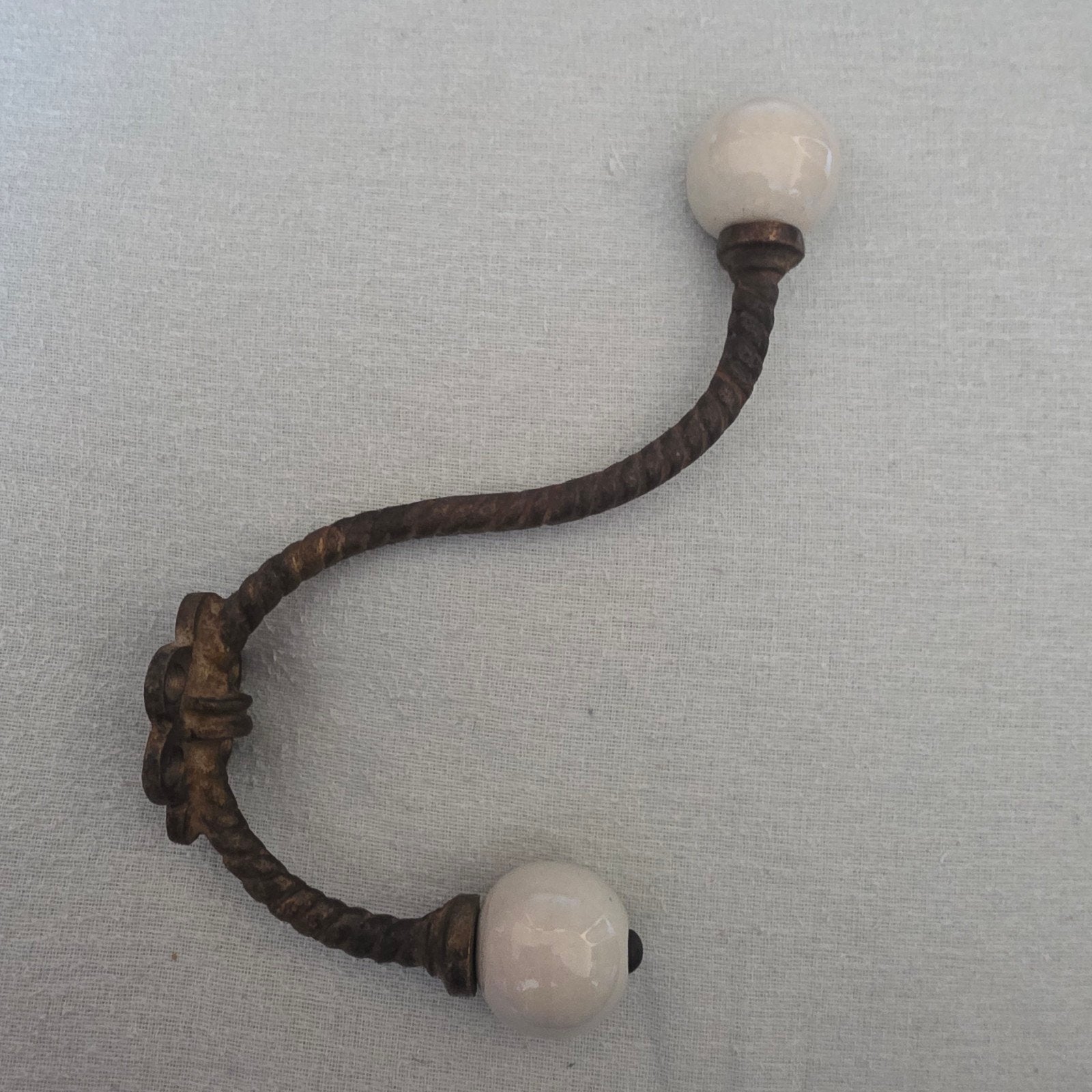 Kapstokhaak met keramische knoppen, Gebruikt, Wandhaken, Ophalen of Verzenden, Minder dan 100 cm