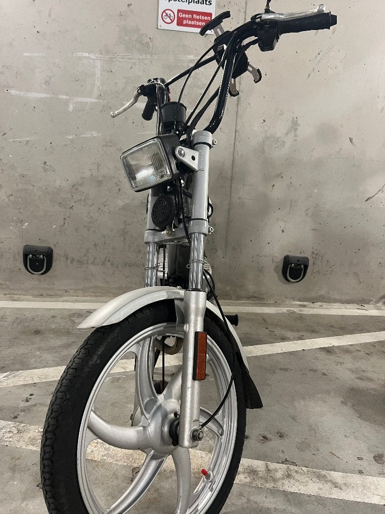 Tomos A3 2010 geel kenteken 50 km/u, Fietsen en Brommers, Ophalen, Maximaal 45 km/u, Zo goed als nieuw, 1 versnellingen