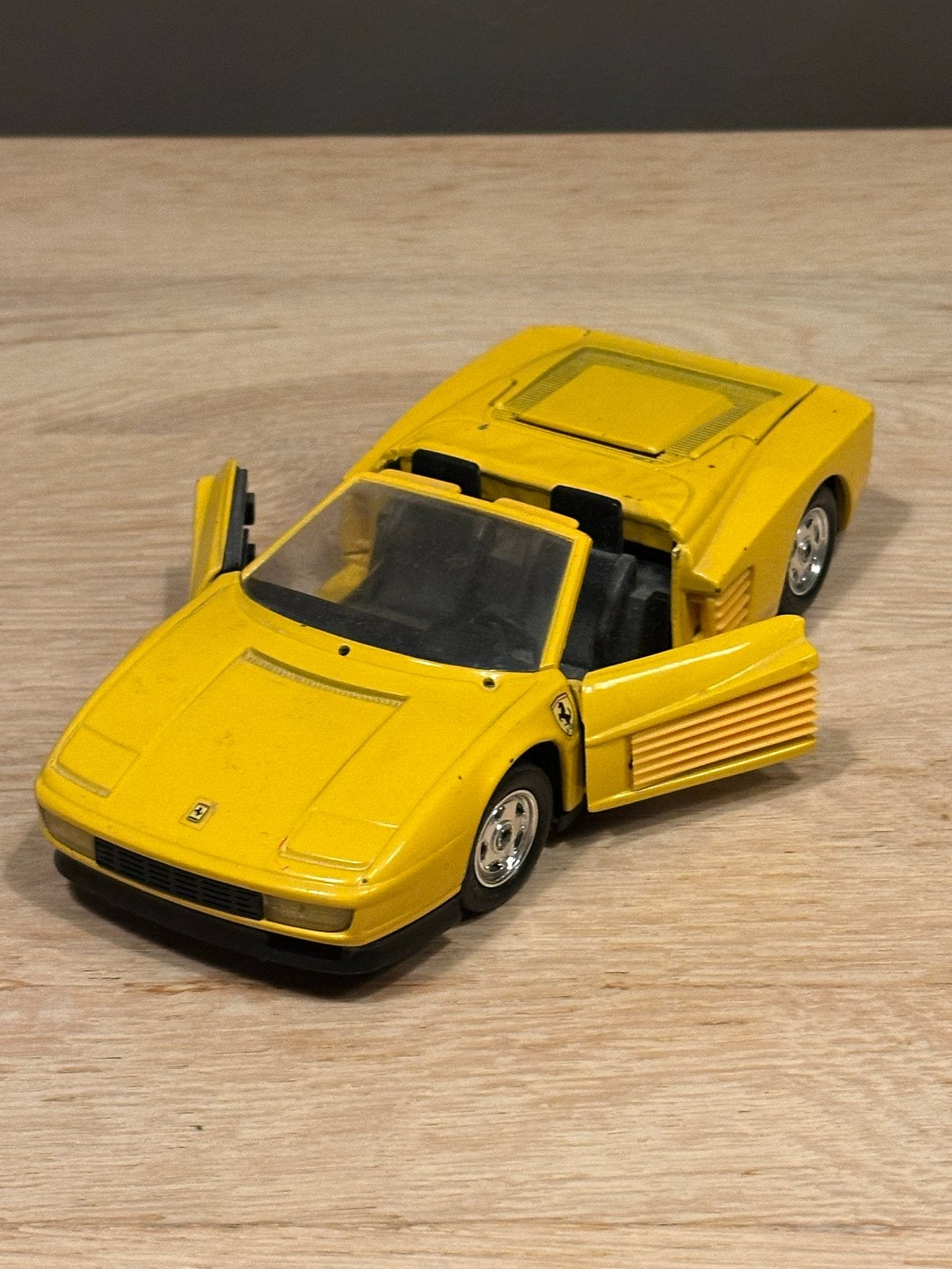 Ferrari Testarossa Spider 1:24 Schaalmodel - Geel, Ophalen of Verzenden, Gebruikt, Auto, Overige merken