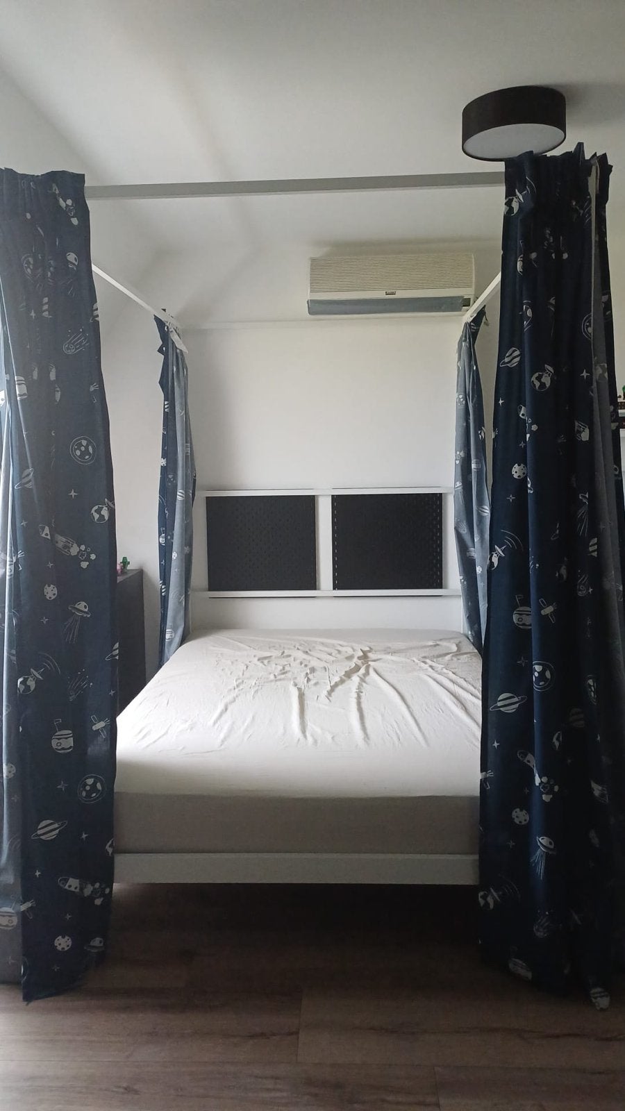 Vitarna hemelbed 140x200 inclusief gordijnen, Ophalen, Tweepersoons, 140 cm, Zo goed als nieuw