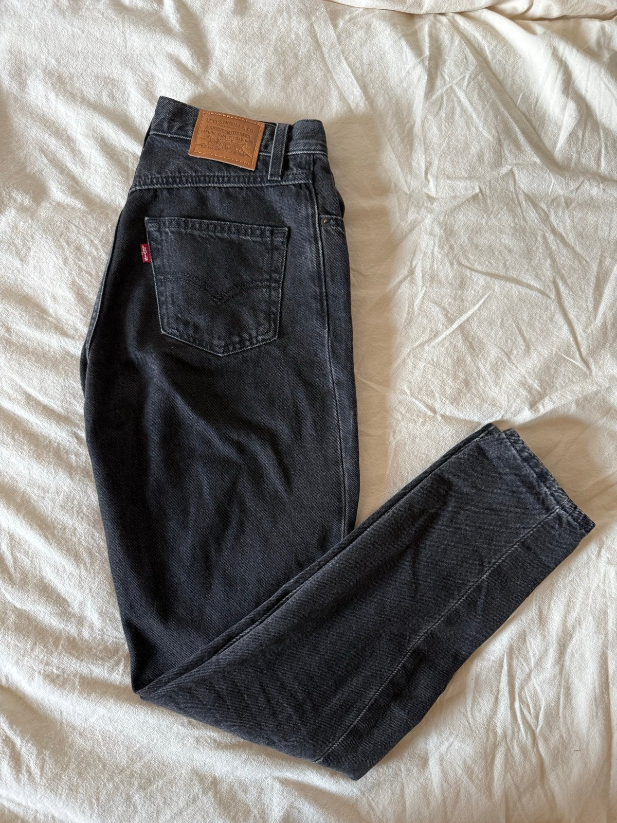 Levi's 80s Mom Jeans W24 L30 - Zwart, Verzenden, Zo goed als nieuw, Zwart, W27 (confectie 34) of kleiner