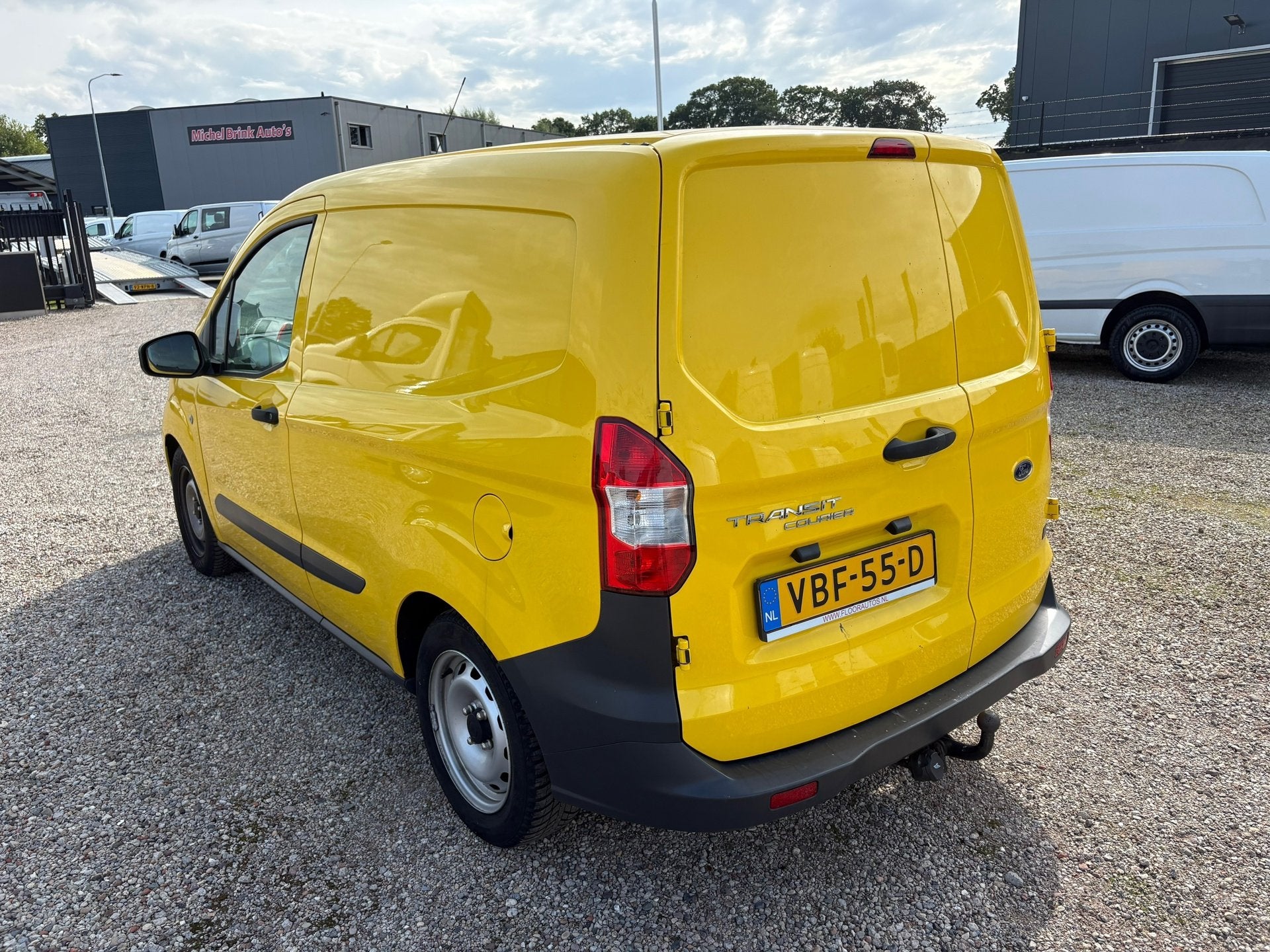 Ford Transit Courier 1.5 TDCI Ambiente Motor Defect, Auto's, Voorwielaandrijving, Gebruikt, Euro 6, 4 cilinders