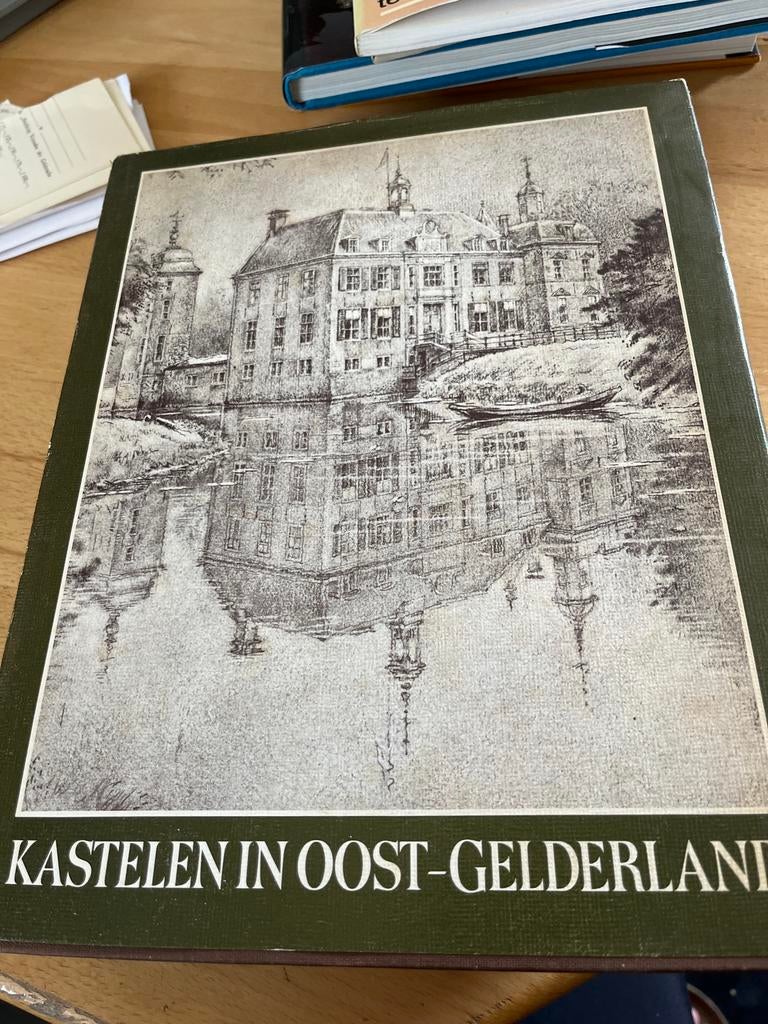 Kastelen in Oost-Gelderland - Boek uit 1973, Ophalen of Verzenden, 20e eeuw of later, Gelezen