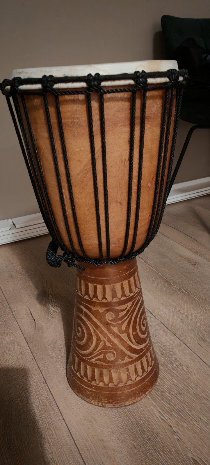 Mooie handgesneden djembe, Ophalen, Trommel