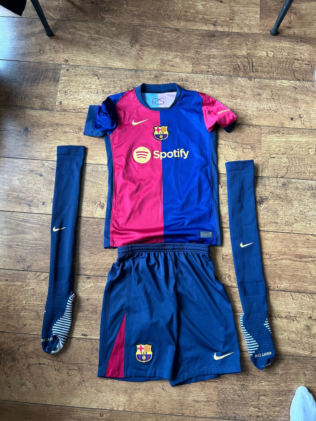Barcelona voetbal tenue, Maat XS of kleiner, Ophalen of Verzenden, Zo goed als nieuw, Shirt