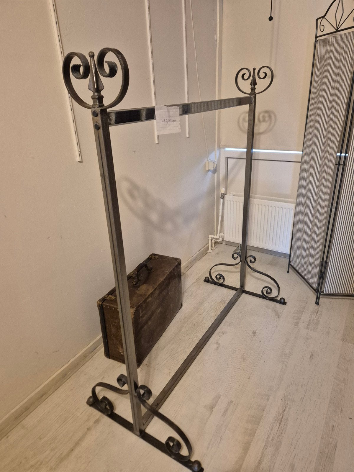 Decoratieve kledingrekken, Ophalen, Gebruikt