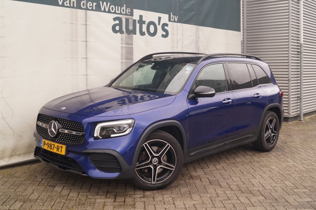 Mercedes-Benz GLB 180 Automaat AMG Business Solution -PANO-E, Auto's, Mercedes-Benz, 136 pk, Gebruikt, Euro 6, 4 cilinders