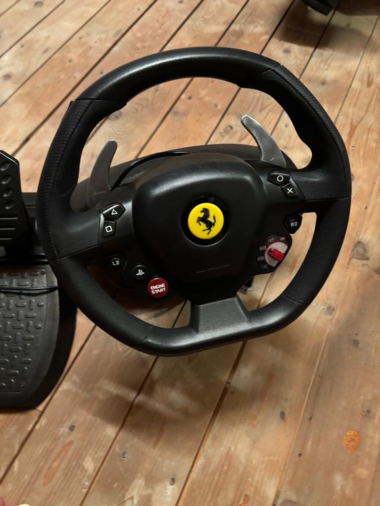 Ferrari Racestuur met pedalen - voor PC, PS4 en PS5, Ophalen of Verzenden, Zo goed als nieuw