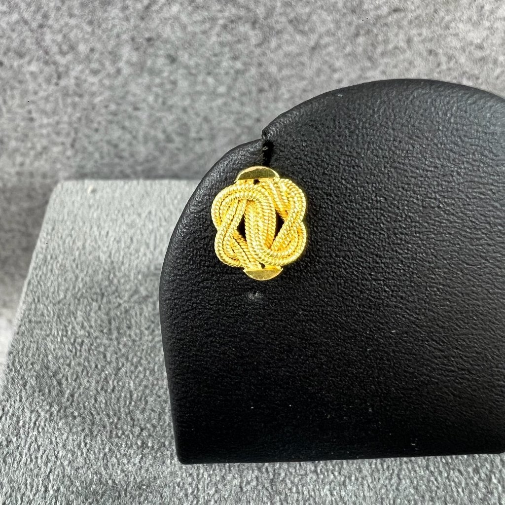 Gouden Oorbel | 18k | 0,73g | mattenklopper | 414557, Ophalen of Verzenden, Goud, Goud, Hangers