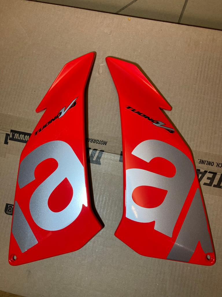 Orginele zijkap tankkap rechts Aprilia Tuono V4 1100 Factory, Motoren, Ophalen of Verzenden, Gebruikt