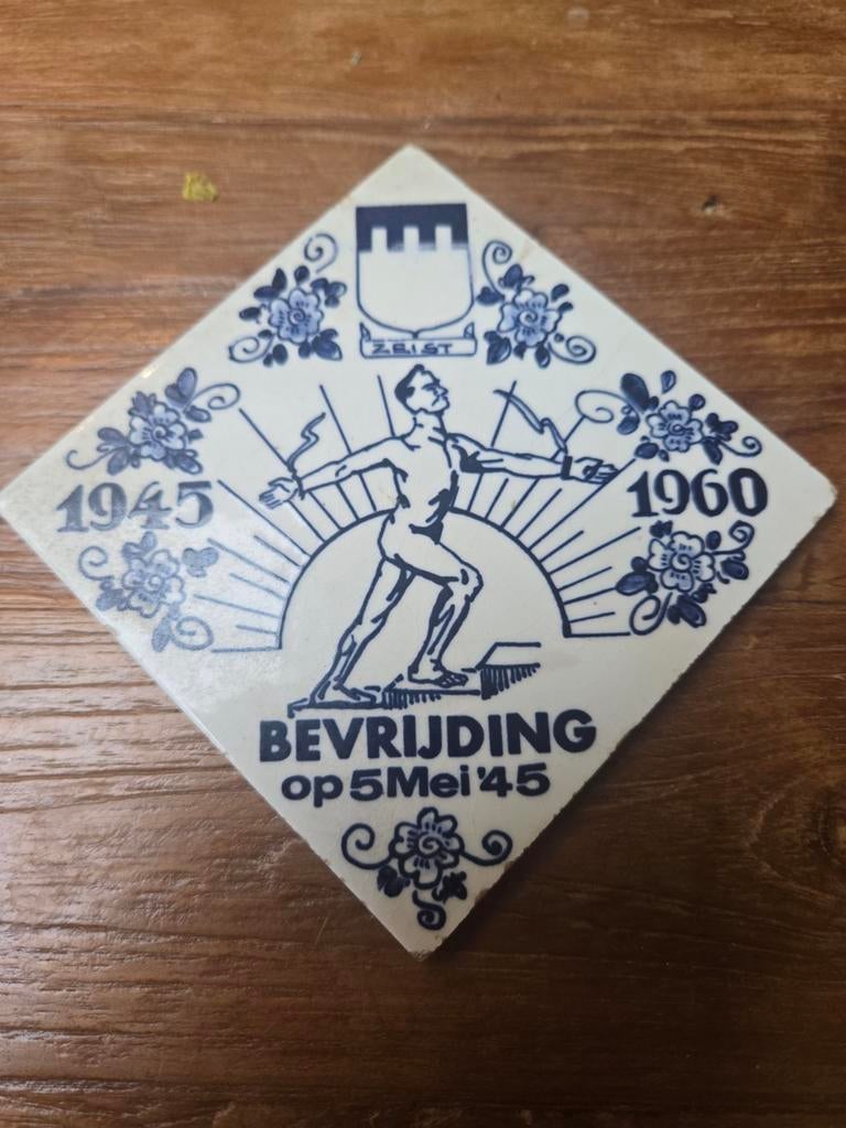 Herrinnerings Tegel Bevrijding. Tegel blauw-wit, Ophalen of Verzenden