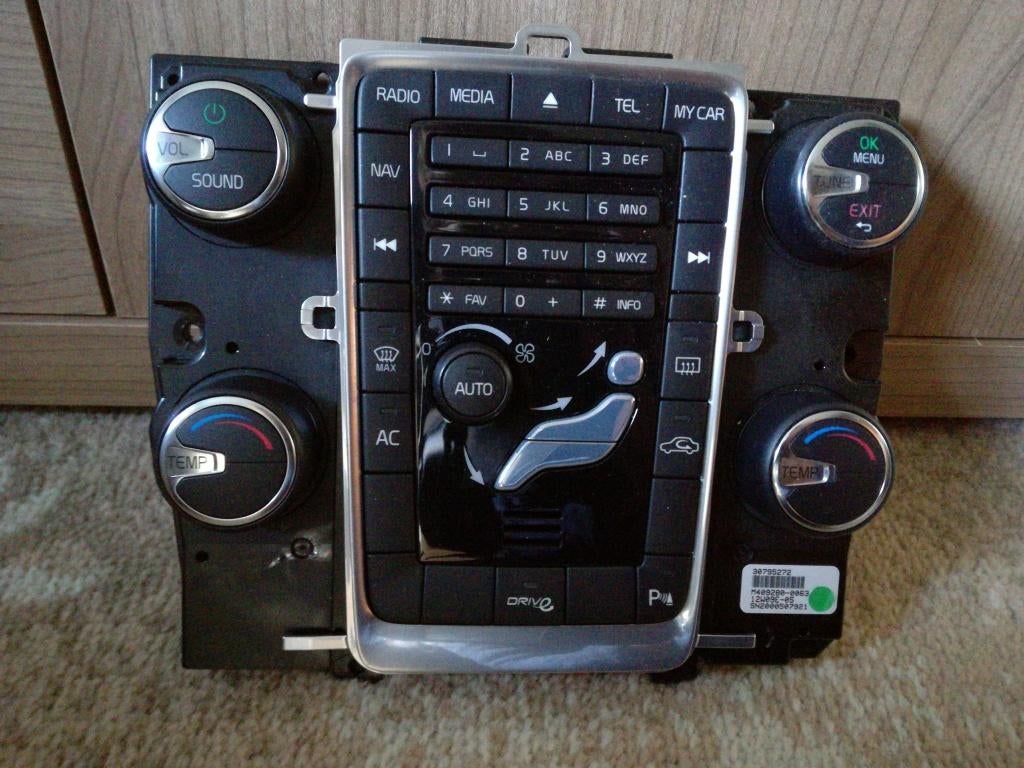 VOLVO DashboardComputer Console Kachel Radio paneel 30795272, Ophalen of Verzenden, Gebruikt, Volvo