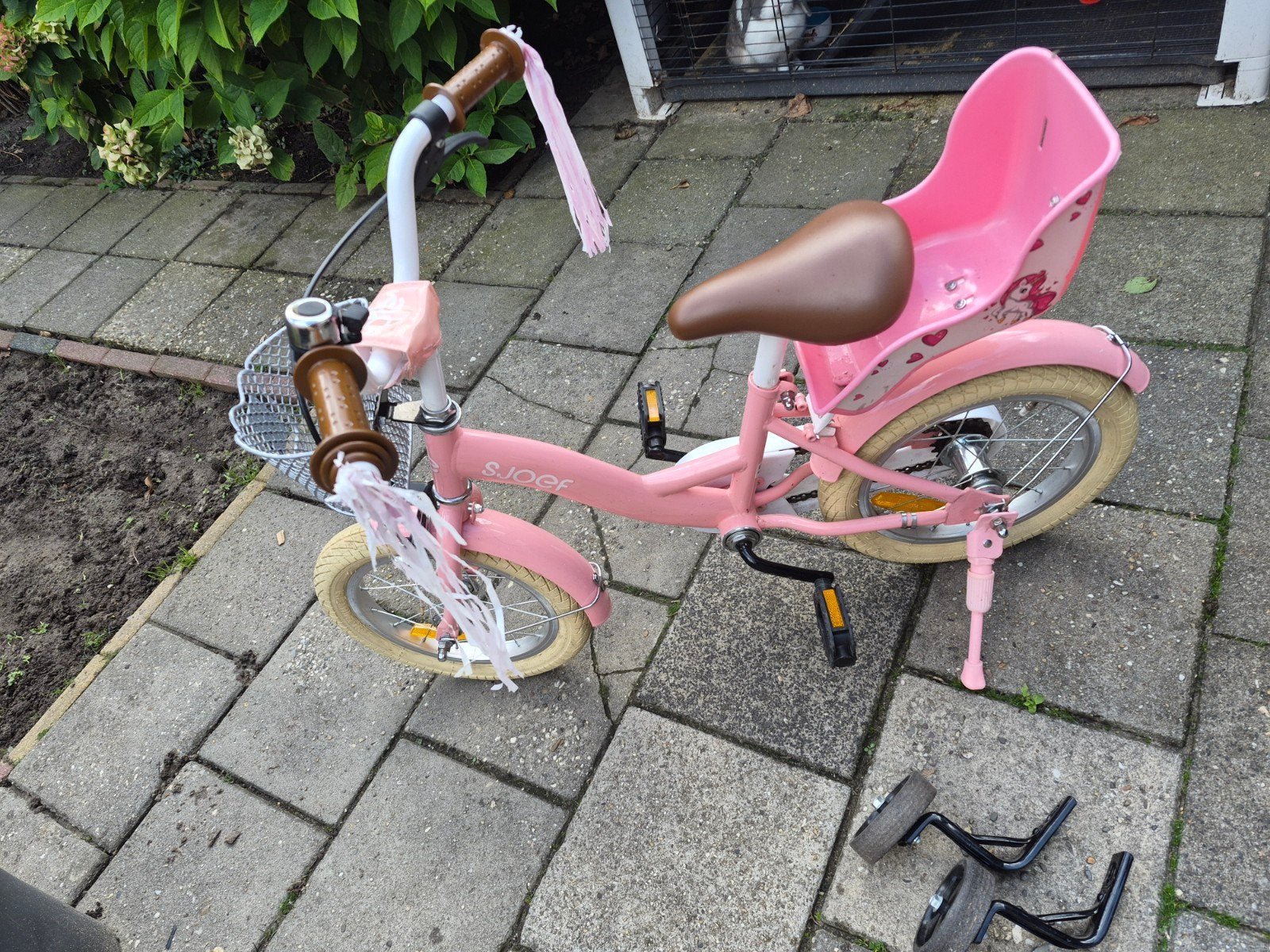 Roze kinderfiets SJOEF met zijwieltjes en mandje, Ophalen, Terugtraprem, Zijwieltjes, Gebruikt