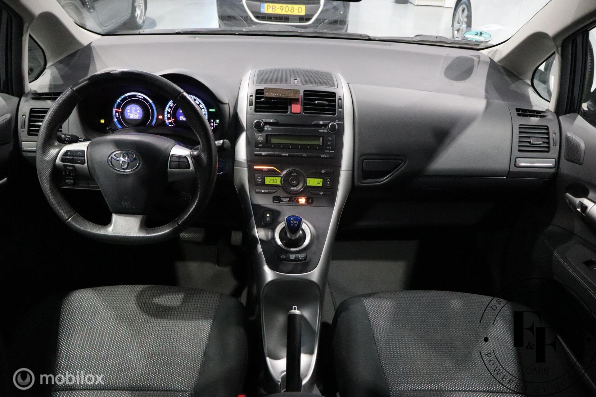 Toyota Auris 1.8 Full Hybrid Dynamic|Automaat|NAP|Camera|Cru, Auto's, Euro 5, Gebruikt, Zwart, 4 cilinders