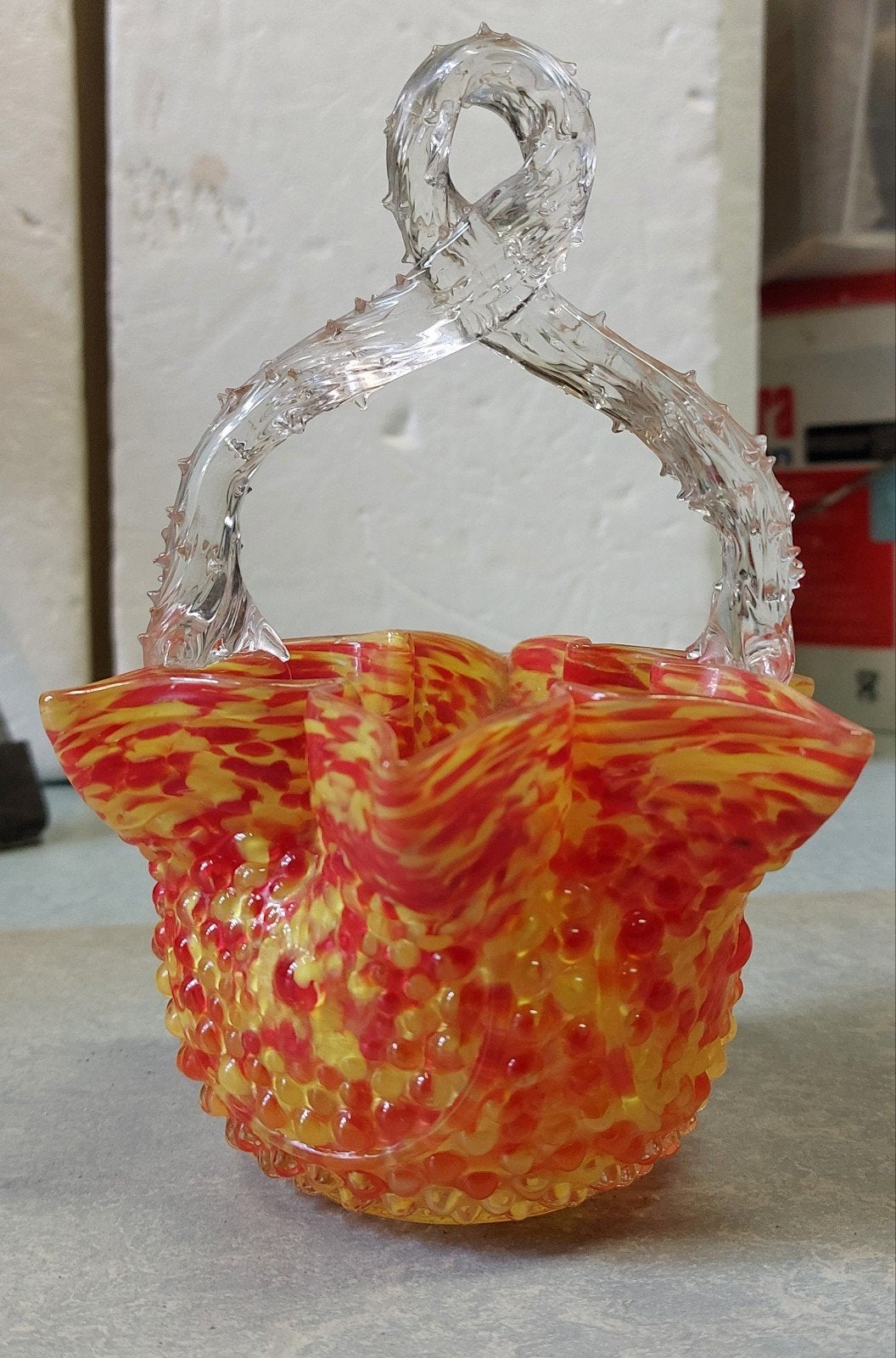 Unieke glazen mand met oranje en gele spikkels, Ophalen of Verzenden