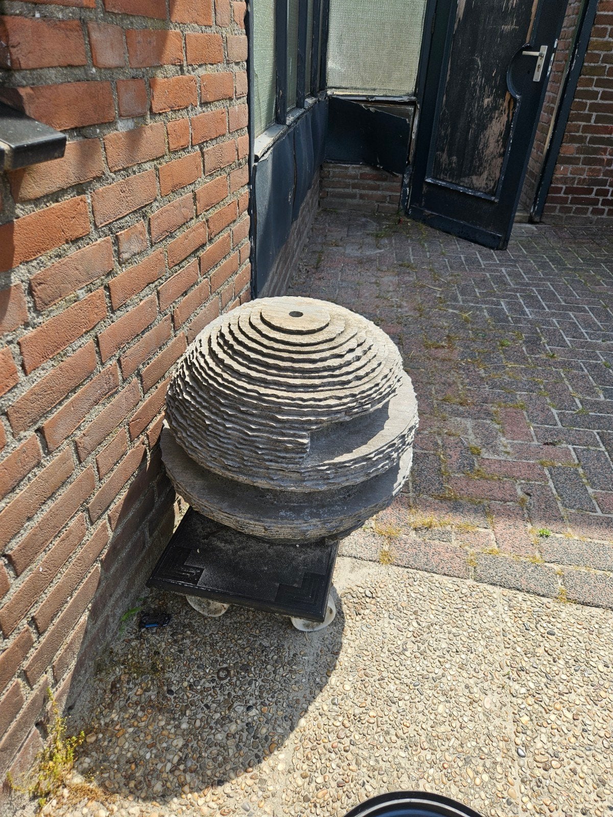 Waterfontein met pomp (zonder bak), Ophalen, Gebruikt, Graniet, Fontein