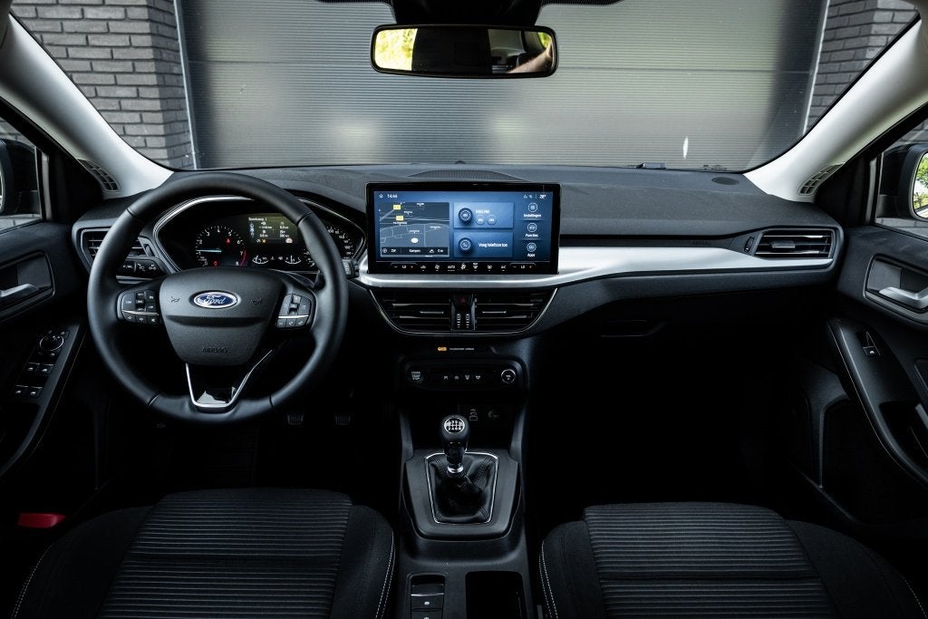 Ford Focus 1.0 EBH Titanium (bj 2025), Auto's, 12 maanden, Euro 6, Zwart, Origineel Nederlands
