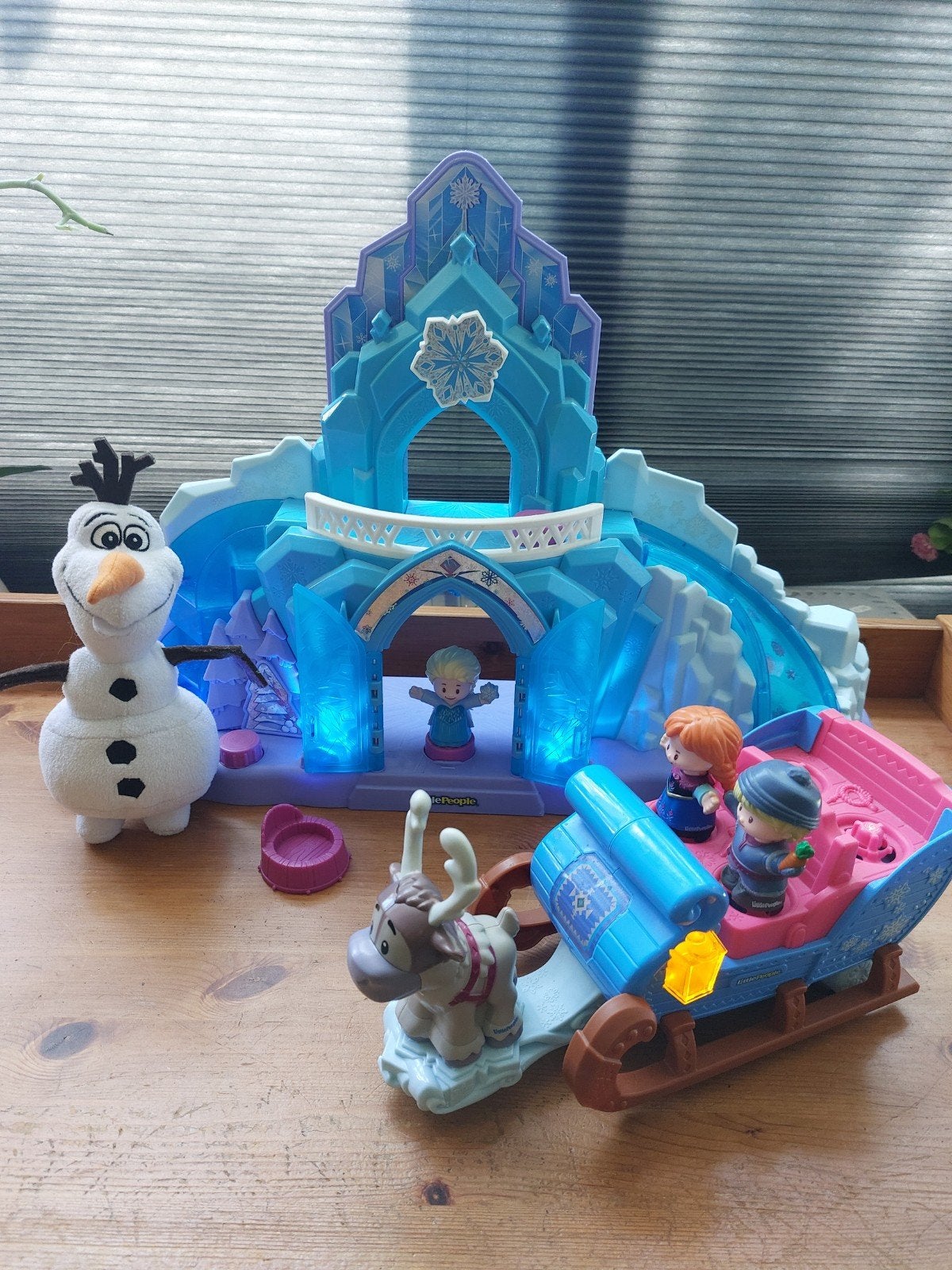 Little people Frozen kasteel met slee en Olaf knuffel, Kinderen en Baby's, Speelgoed | Fisher-Price, Ophalen of Verzenden