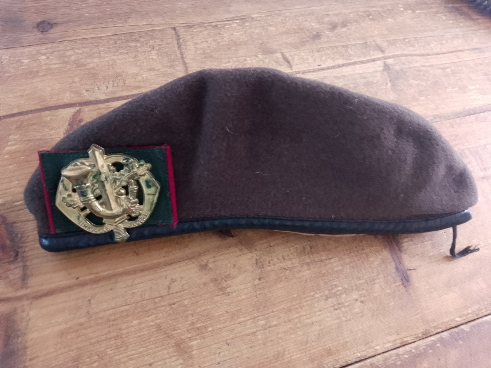 Baret Limburgse Jagers - Origineel uit 1982, Ophalen of Verzenden, Landmacht, Nederland, Helm of Baret
