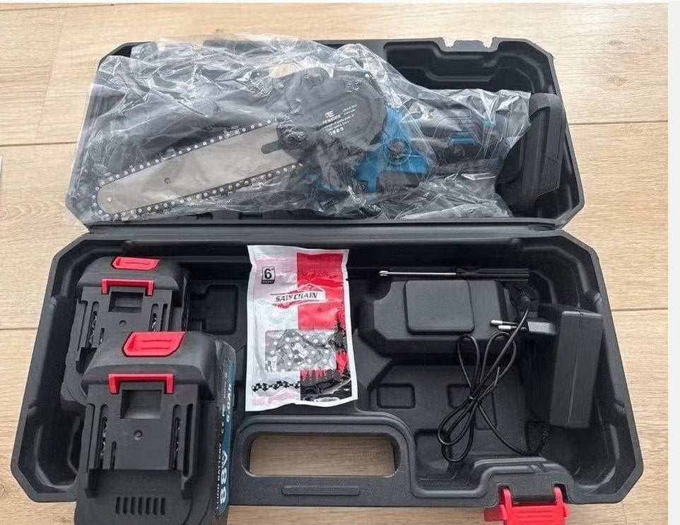 Mini Accu Kettingzaag  met 2 Accu's en Koffer