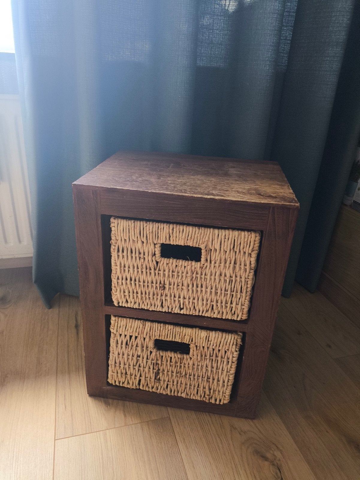 Houten nachtkastje met 2 rieten manden, Huis en Inrichting, Ophalen, Gebruikt, Minder dan 45 cm, Minder dan 55 cm