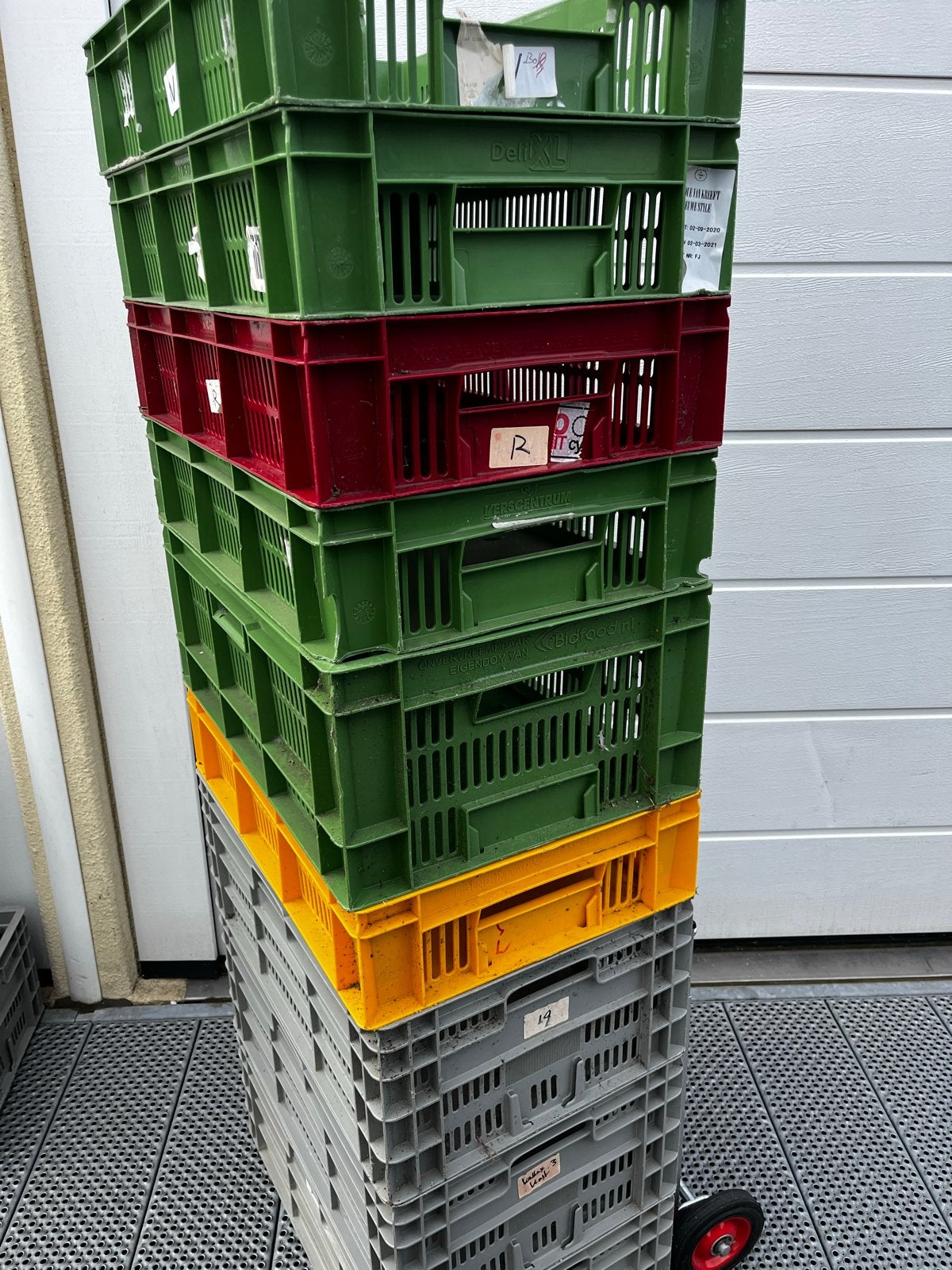 Diverse stapelbare kratten - Ideaal voor opslag en transport, Gebruikt, 40 tot 60 cm, 50 tot 75 cm, Ophalen of Verzenden