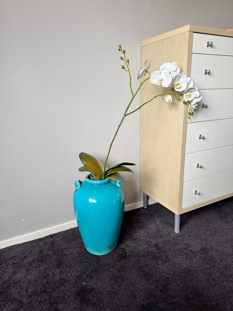 Grote turquoise vaas met kunst orchidee, Ophalen, Blauw, Aardewerk of Porselein, Zo goed als nieuw