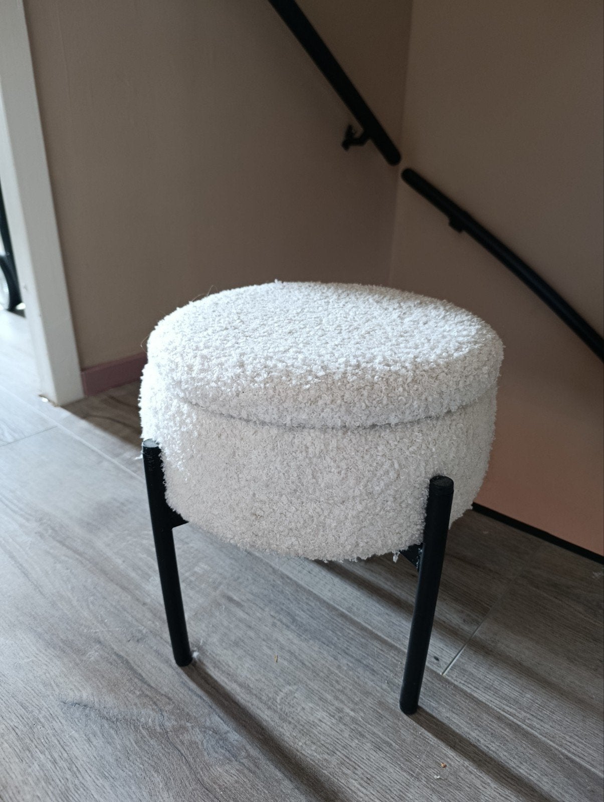 Witte Bouclé Poef met Opbergruimte, Ophalen, Minder dan 50 cm, Gebruikt, Modern, Bouclé