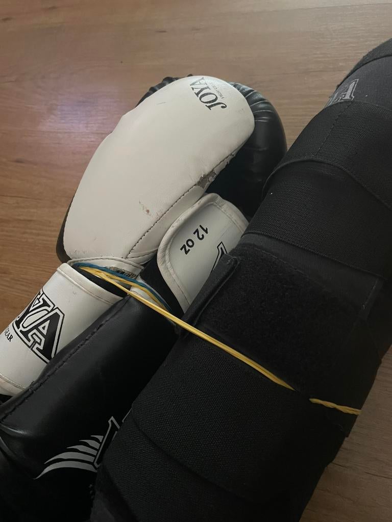 Kickboks setje, Ophalen of Verzenden, Gebruikt, Bokshandschoenen