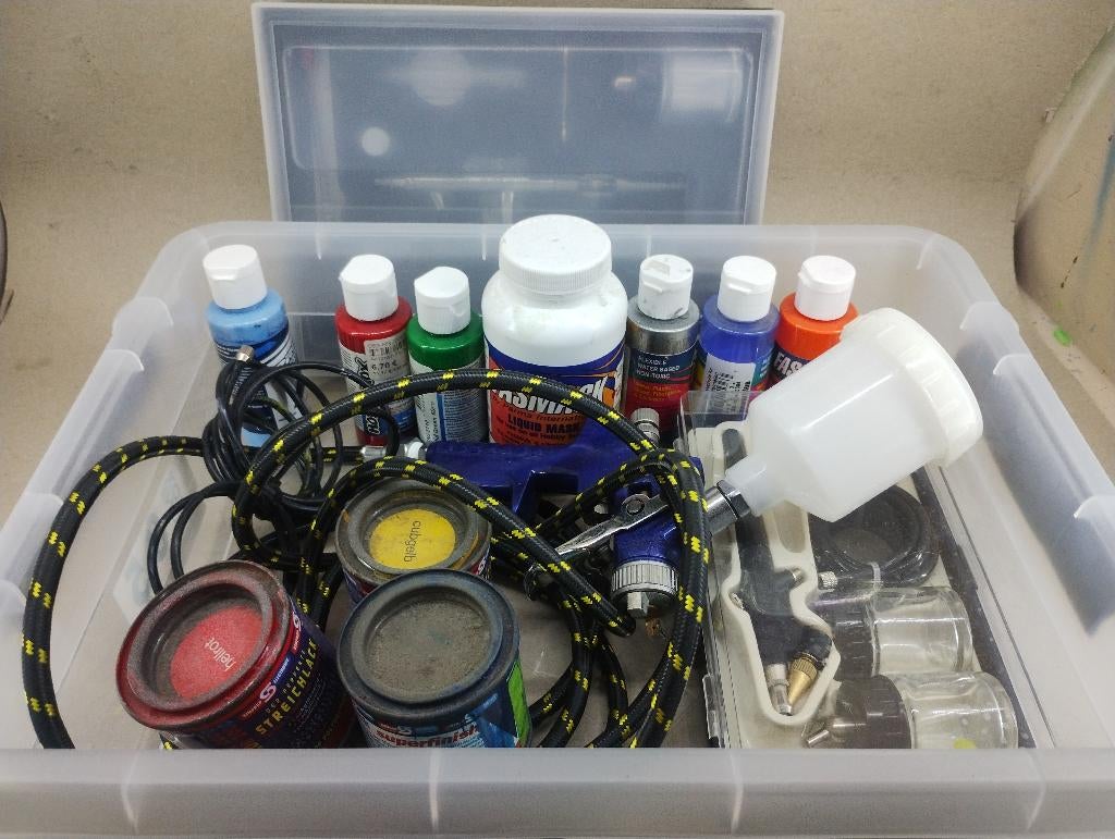 3x Airbrush set plus verf, Ophalen of Verzenden, Zo goed als nieuw, Overige schalen, Onderdeel