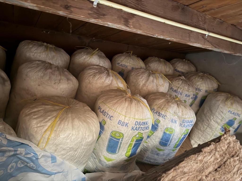 Zakken met isolatiemateriaal, Doe-het-zelf en Verbouw, Isolatie en Afdichting, Gebruikt, 15 m² of meer, Ophalen, Minder dan 4 cm