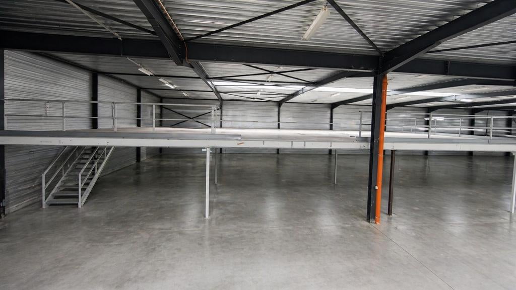 Entresolvloer 18x21m, Ophalen, Minder dan 25 mm, Pallet, Minder dan 200 cm