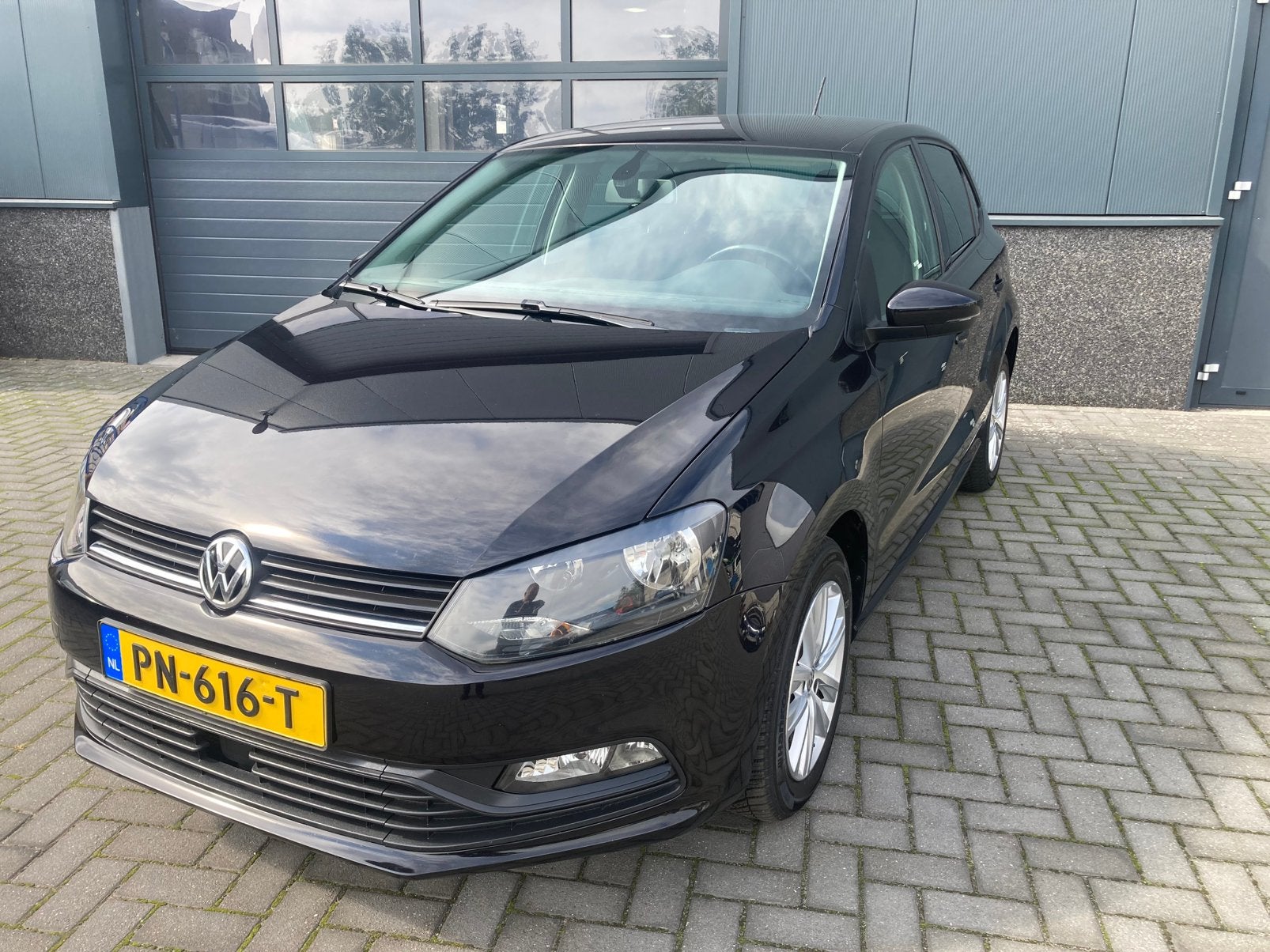 Volkswagen Polo 1.4 TDI 66KW BMT DSG 2016 Zwart, Auto's, Stof, 580 kg, Zwart, Bedrijf