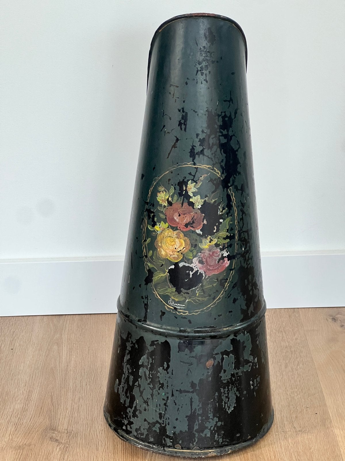 Vintage zwart geëmailleerde metalen kolenschop met bloemen, Ophalen of Verzenden