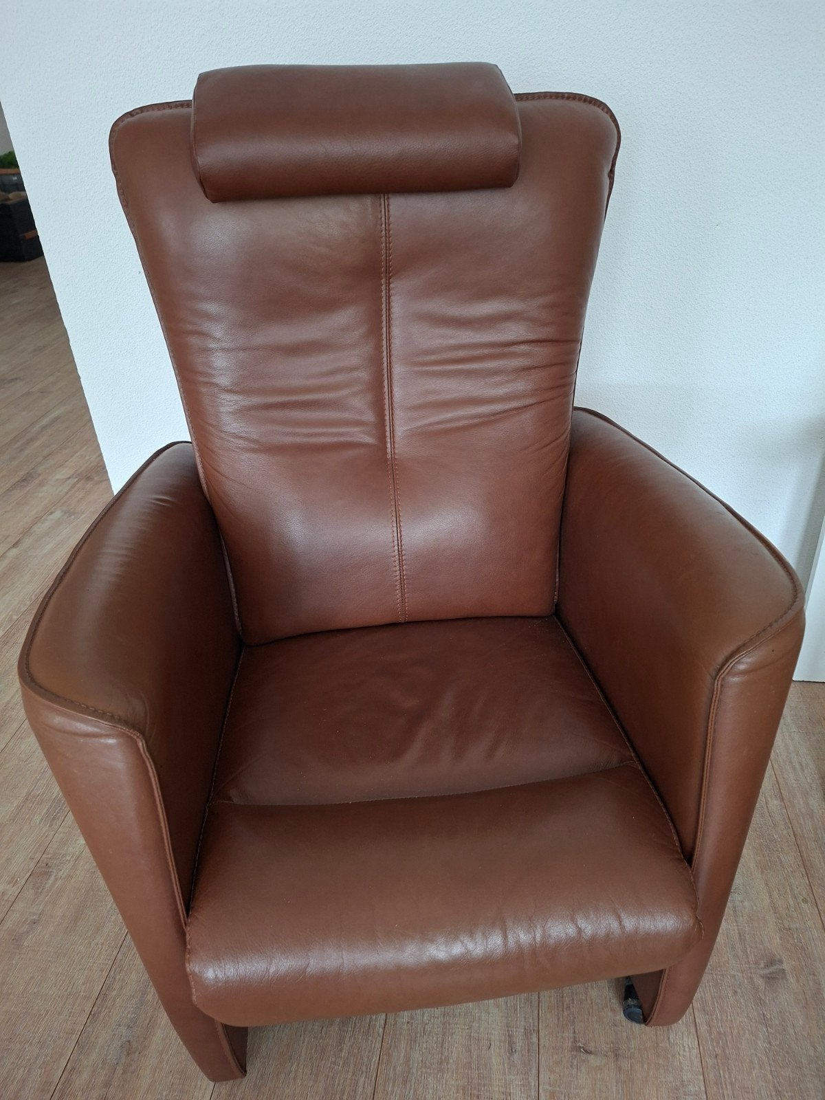 Prominent Leren sta-op stoel, Huis en Inrichting, Ophalen, Zo goed als nieuw, Leer, 50 tot 75 cm