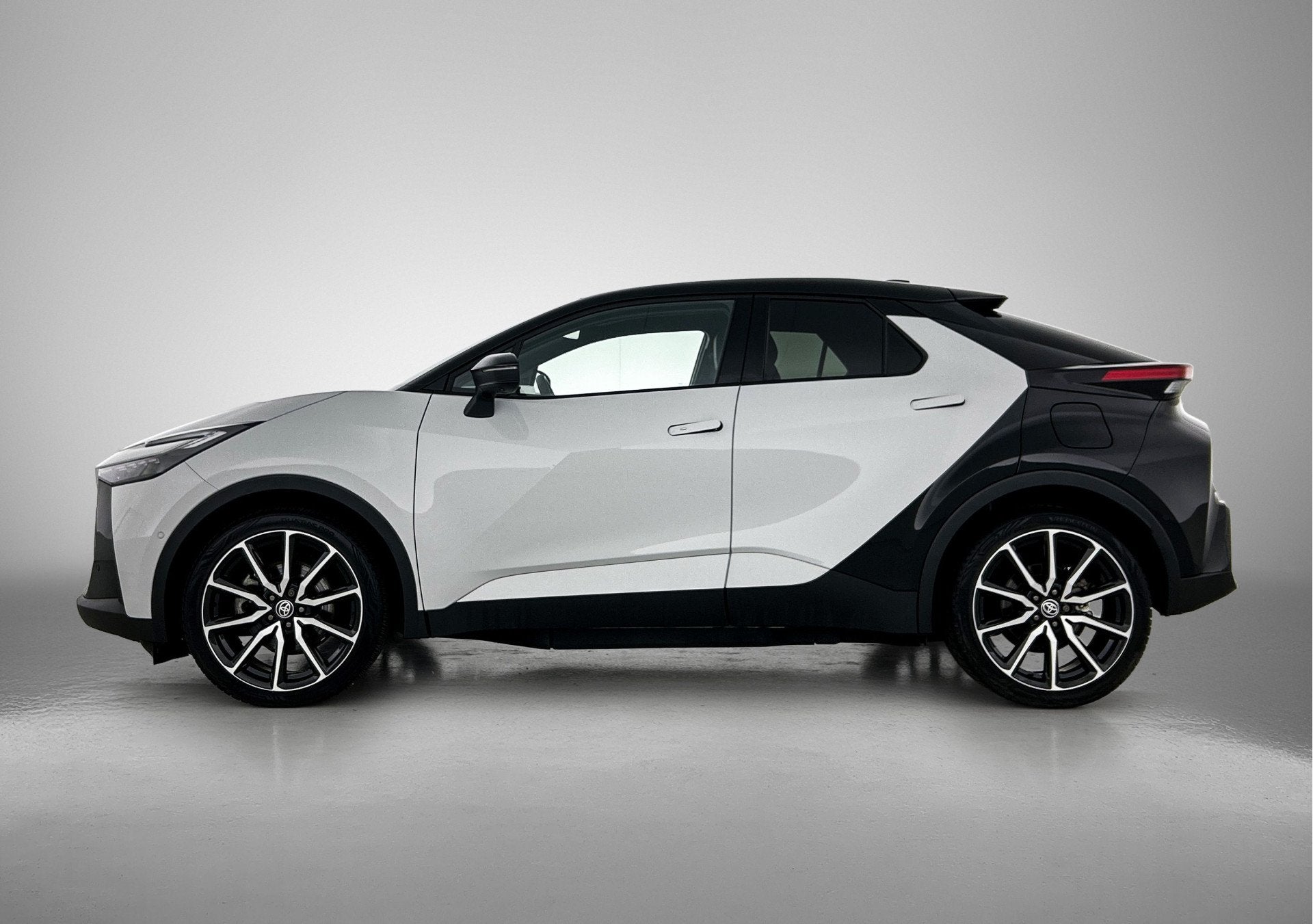 Toyota C-HR 2.0 Plug-in Hybrid 220 GR SPORT Première Editio, Auto's, 4 cilinders, Bedrijf, Grijs, Hybride Elektrisch/Benzine
