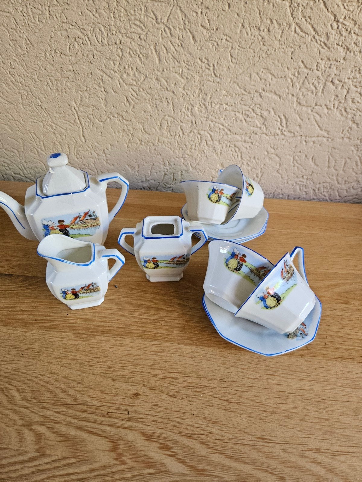 oud  kinderserviesje met Hollandse taferelen, Antiek en Kunst, Ophalen of Verzenden