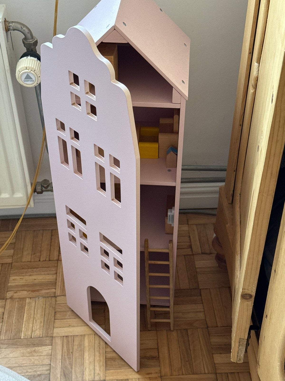 HEMA Grachtenpand Roze Poppenhuis, Kinderen en Baby's, Speelgoed | Poppenhuizen, Ophalen, Zo goed als nieuw, Poppenhuis