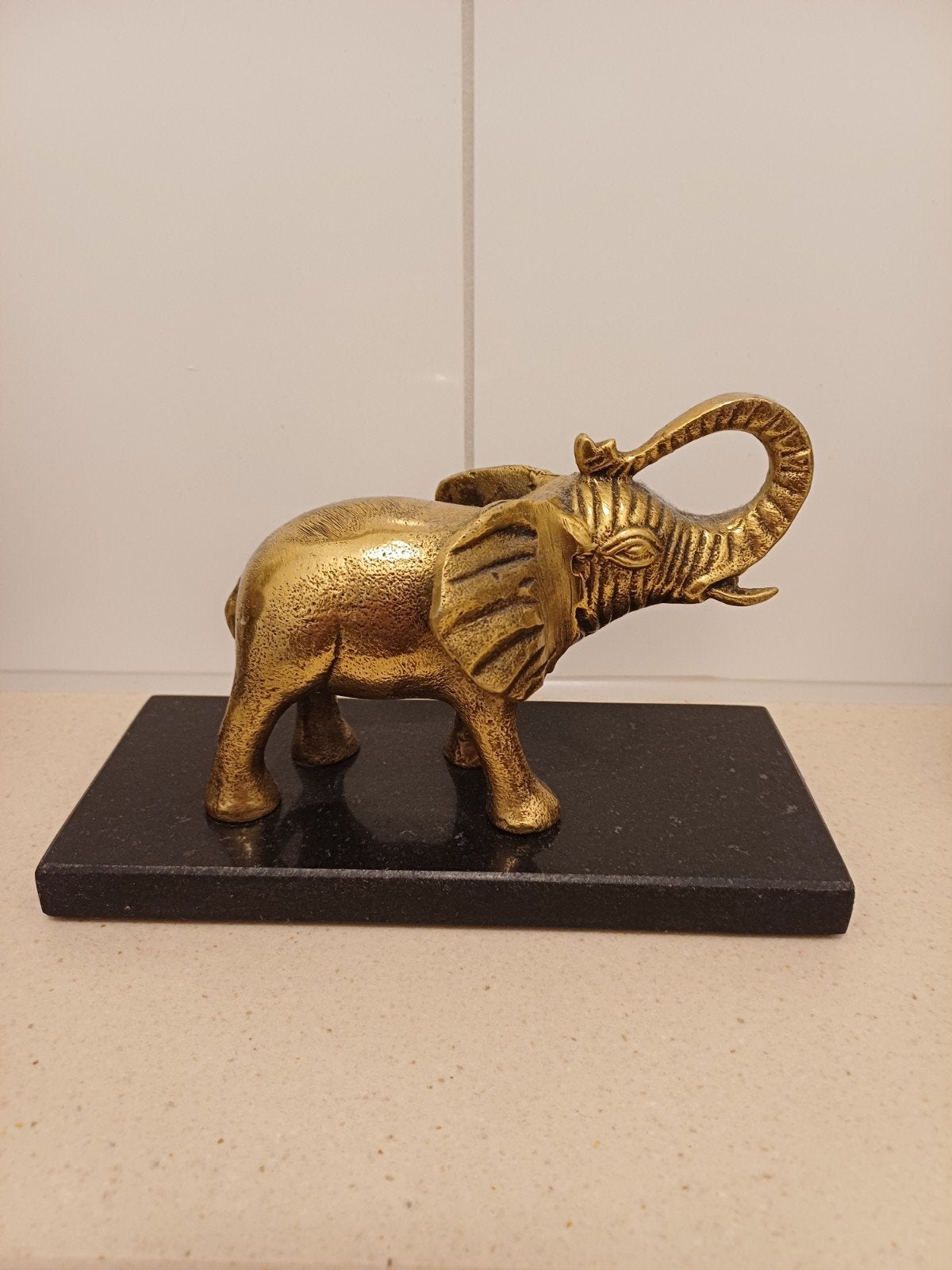 Mooie Olifant op marmeren voet, Verzenden