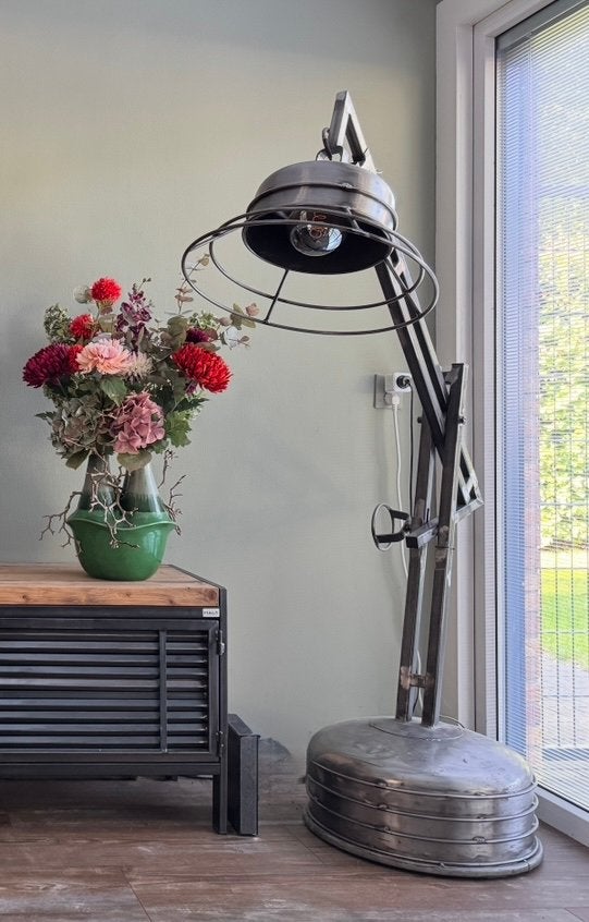 Industriele vloerlamp, Ophalen, Zo goed als nieuw