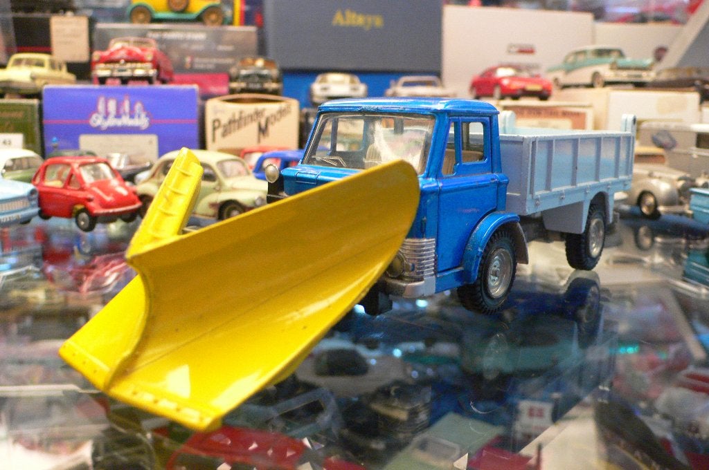 ford d800 sneeuwploeg - dinky toys engeland-mooie staat-1/43, Verzenden, Zo goed als nieuw, Bus of Vrachtwagen, Dinky Toys