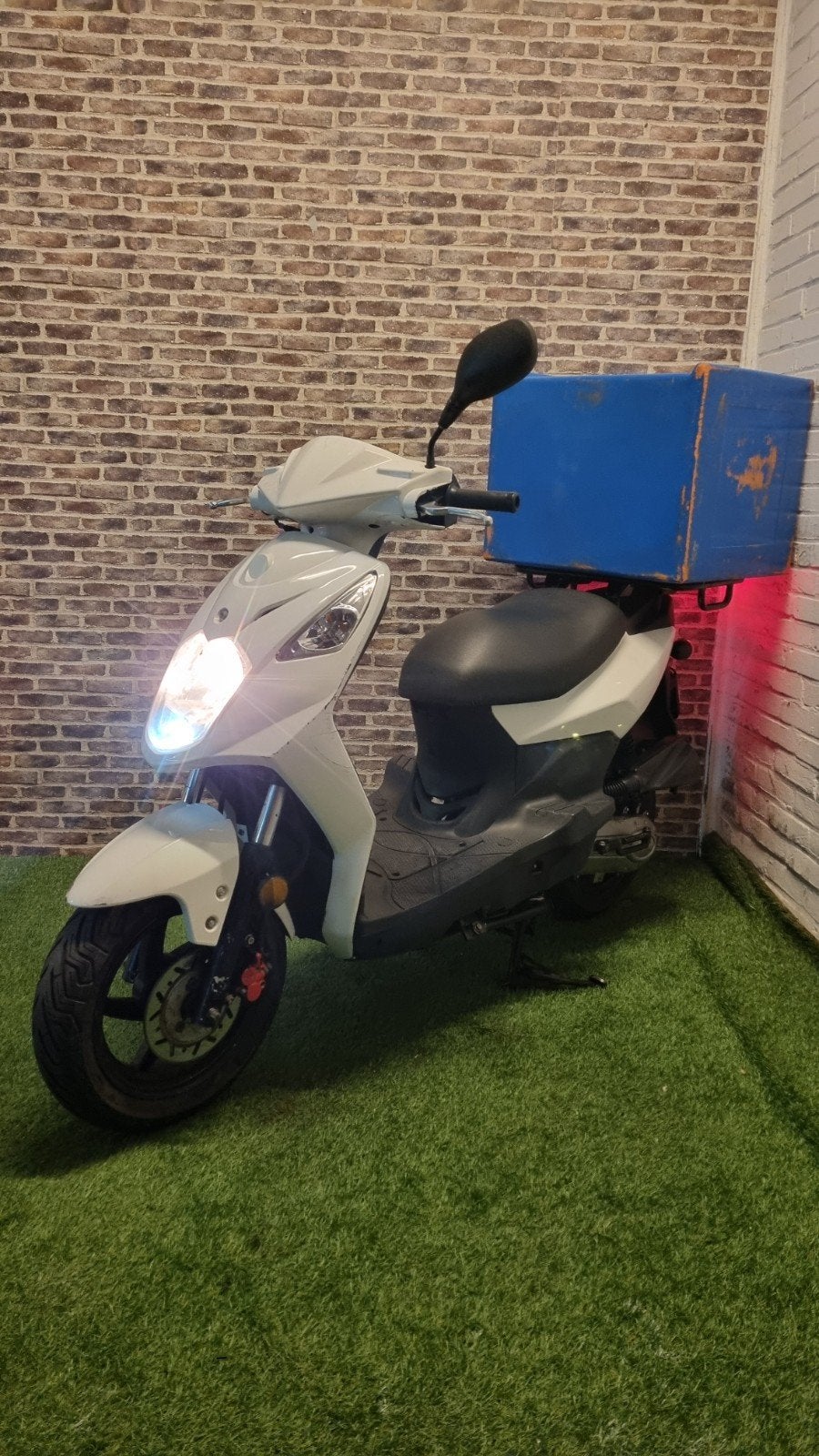 Zeer nette Sym X Pro E4 bezorgscooter 2016! incl box, Ophalen of Verzenden, Zo goed als nieuw