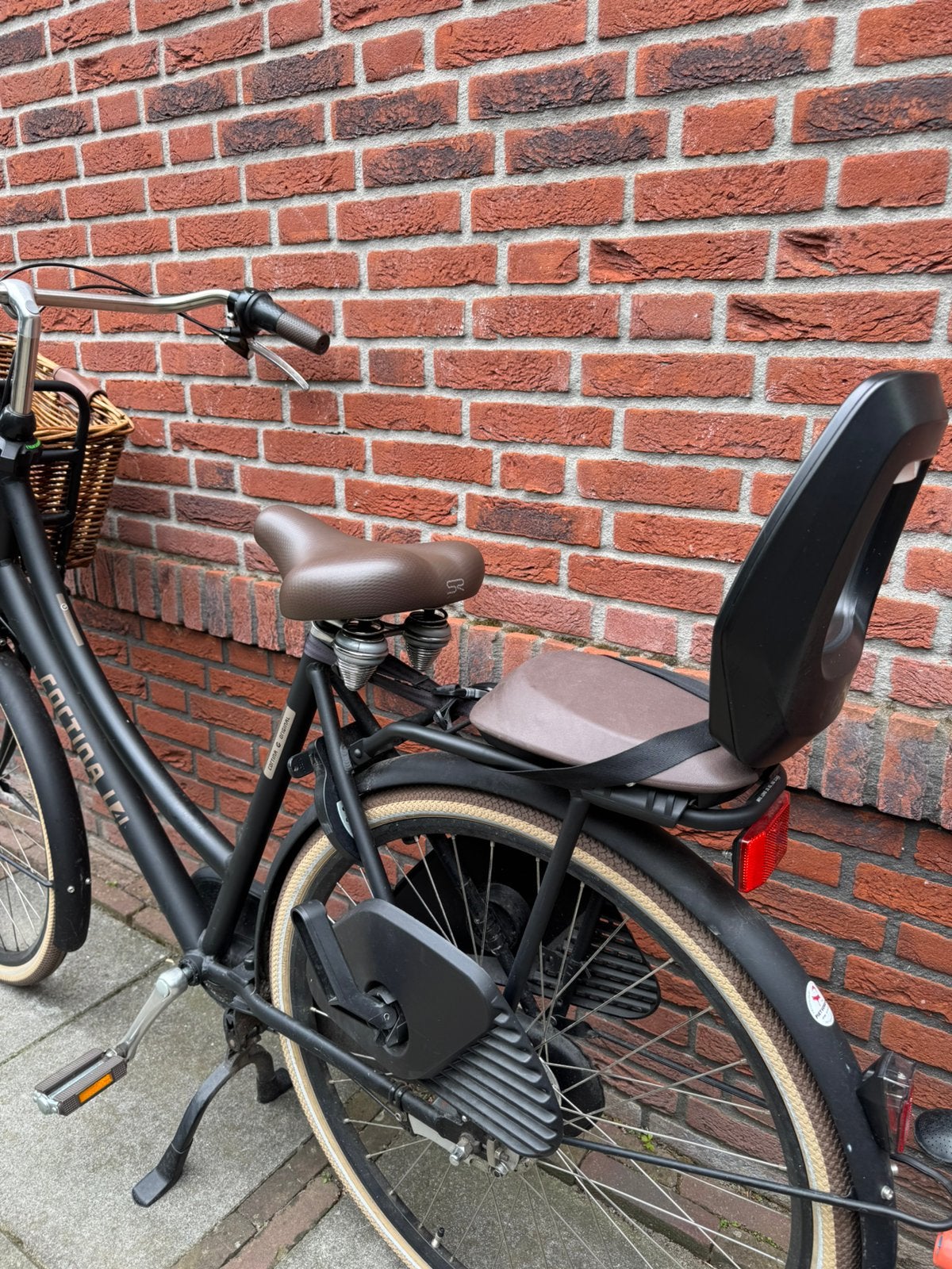 Bobike achterzitje junior One drager zwart/donker bruin, Ophalen, Zo goed als nieuw