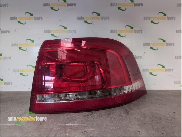 Achterlicht rechts van een Volkswagen Passat, Gebruikt, -, Volkswagen, -