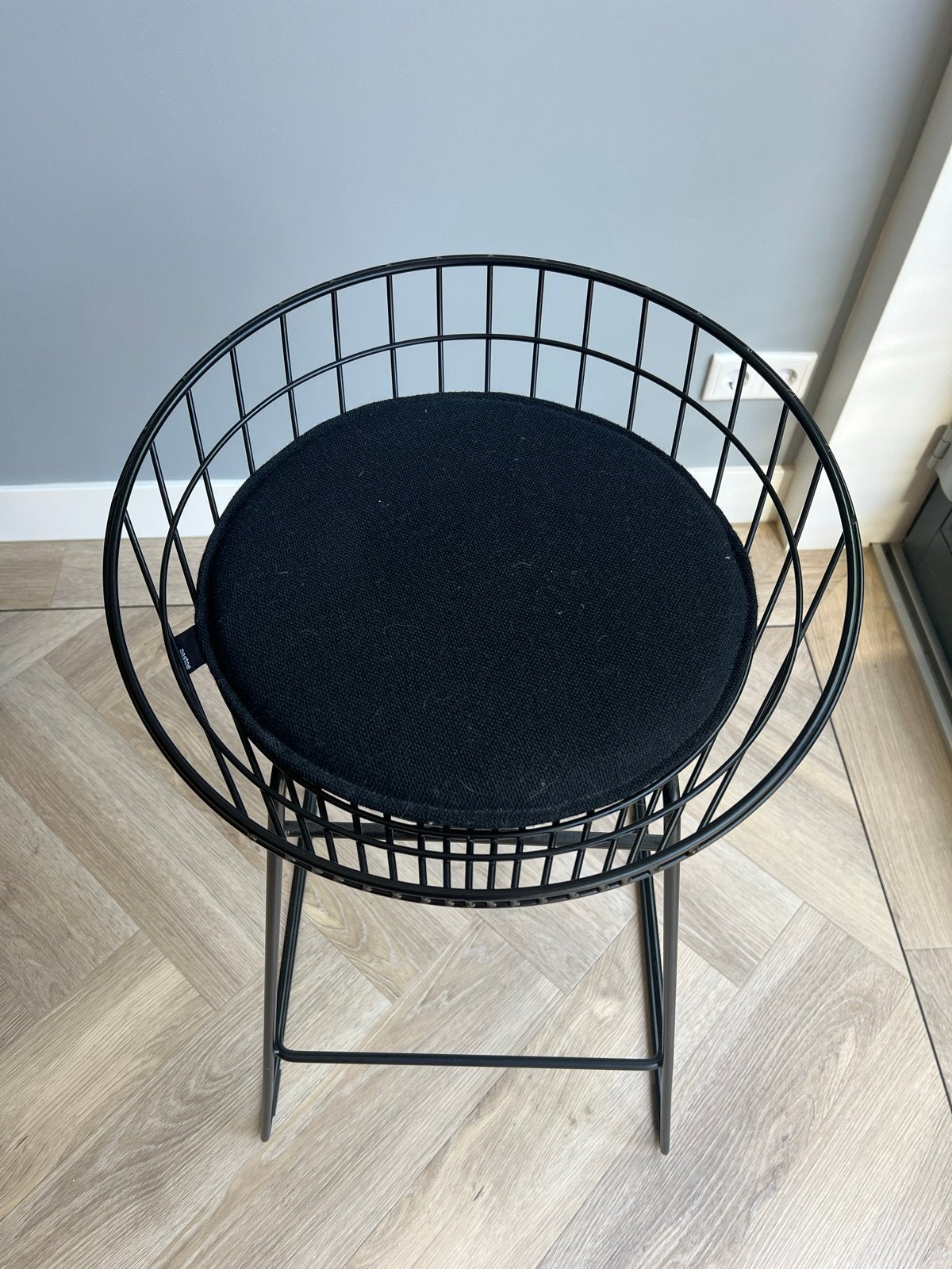 Pastoe Wire Kruk - Zwart metaal met kussen, Ophalen, 60 tot 90 cm, Zo goed als nieuw, 1 kruk