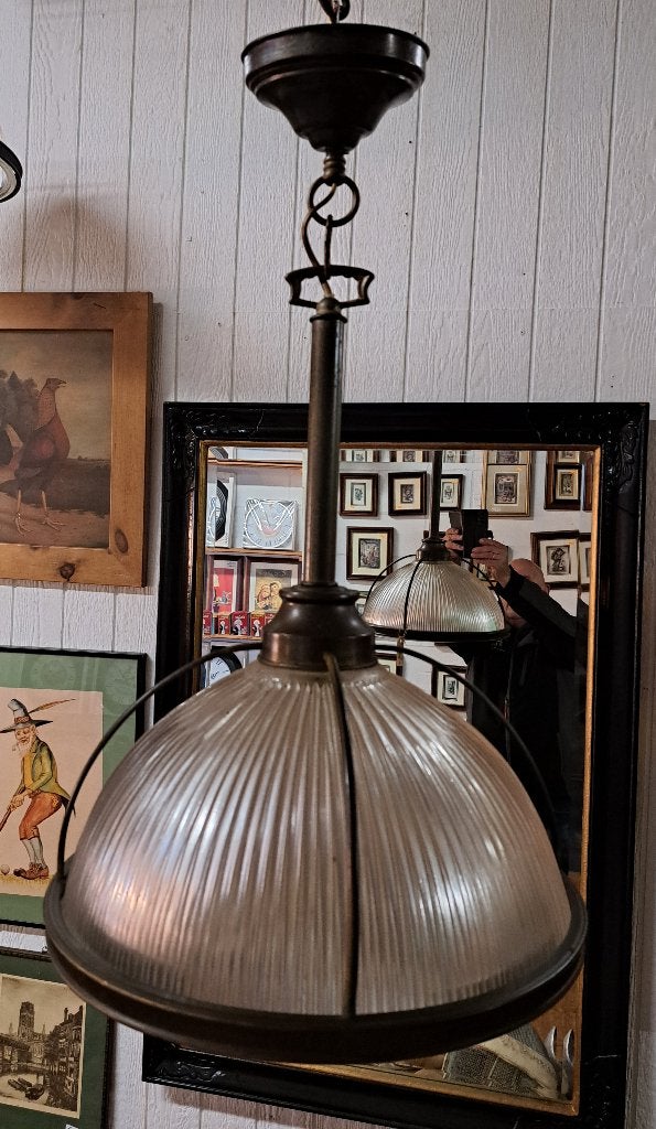 5 mooie horeca lampen brons gekleurd en mooi holophane glas, Ophalen