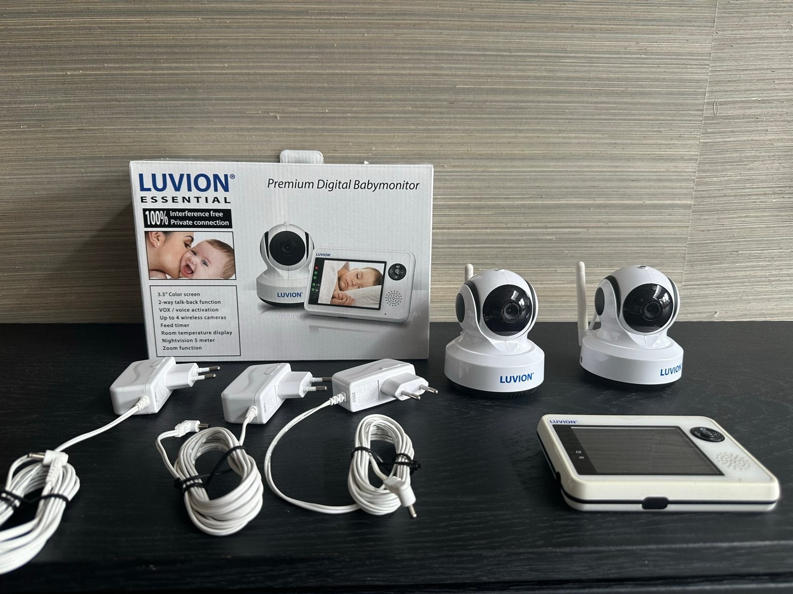 Luvion Essential Premium Digitale Babyfoon met 2 camera's, Kinderen en Baby's, Babyfoons, Ophalen of Verzenden, Zo goed als nieuw