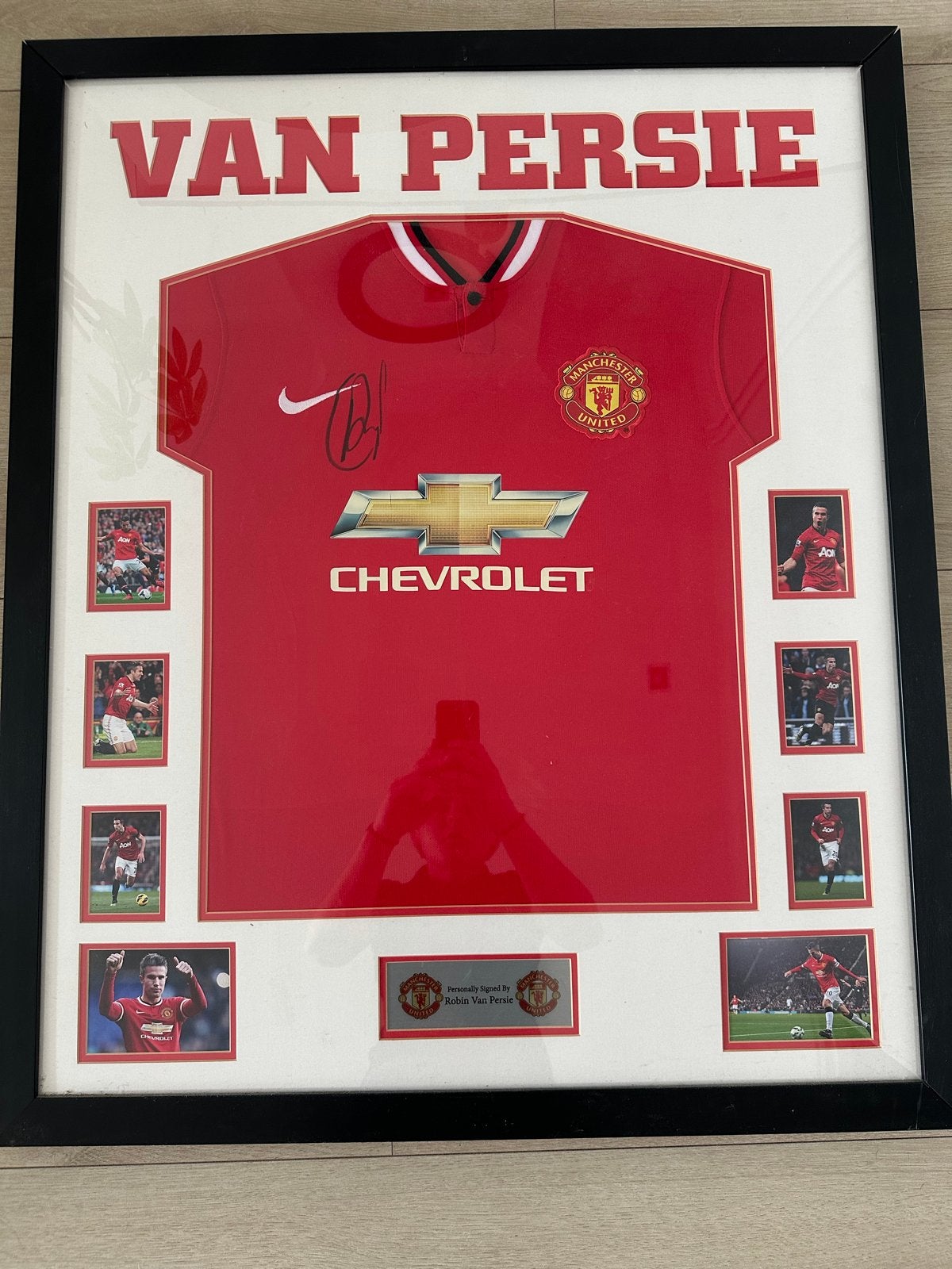 Ingelijst gesigneerd shirt Robin van Persie Manchester Unite, Ophalen of Verzenden, Zo goed als nieuw, Buitenlandse clubs, Shirt