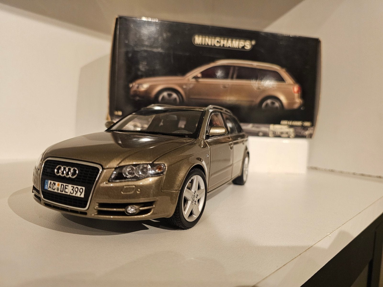 MINICHAMPS AUDI A4 AVANT 1:18, Ophalen of Verzenden, Zo goed als nieuw, Auto, MiniChamps