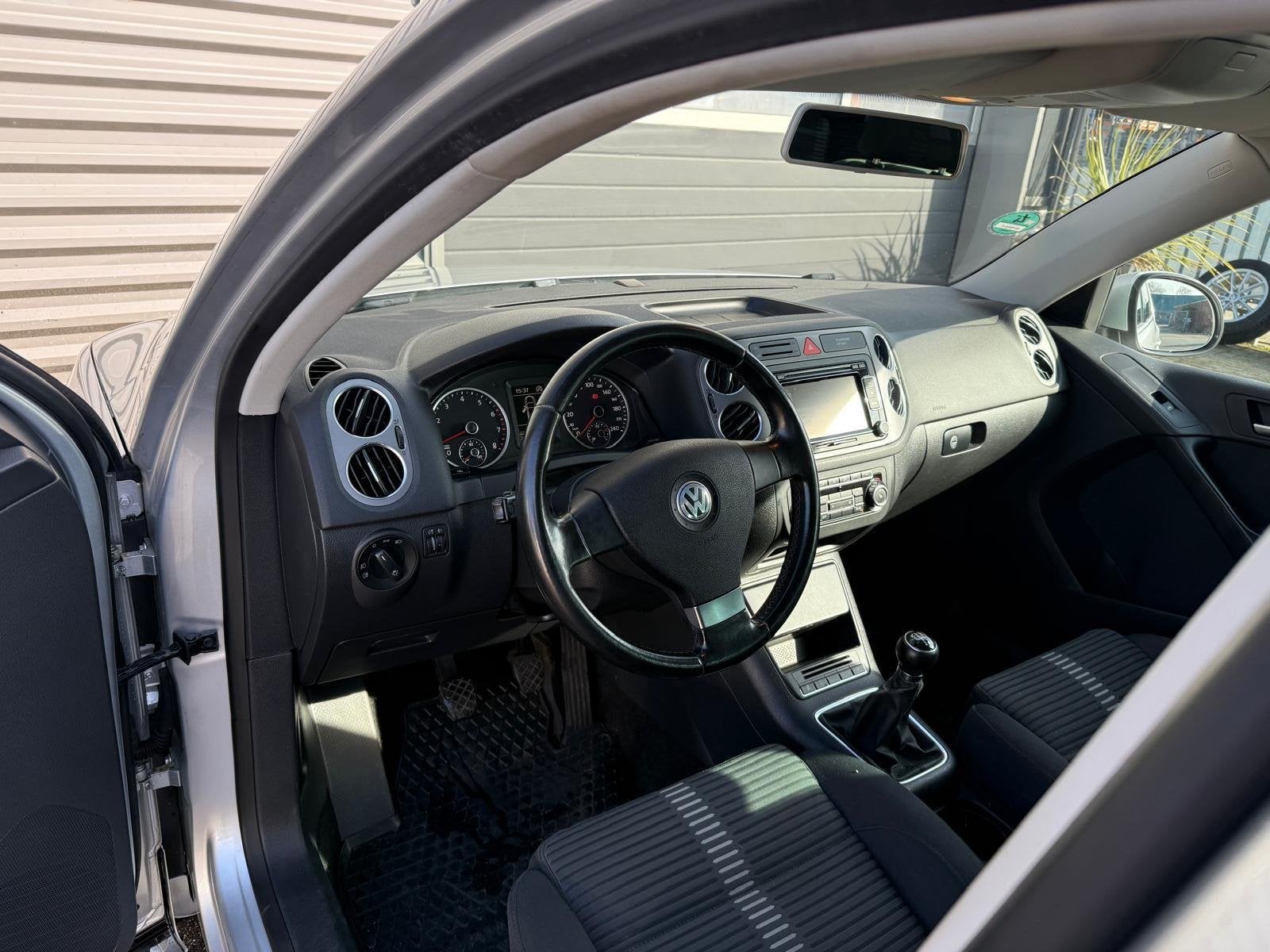 Volkswagen Tiguan 1.4 TSI Sport&Style R-LINE*Trekhaak*Stoelv, Auto's, Voorwielaandrijving, Euro 5, Zwart, 4 cilinders